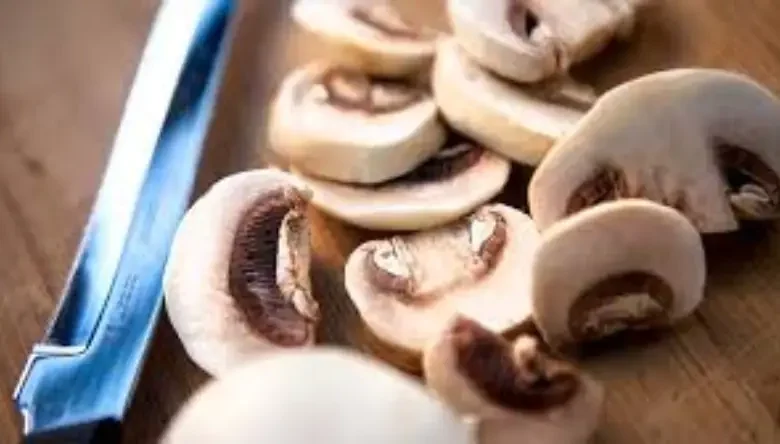علت سیاهی داخل قارچ